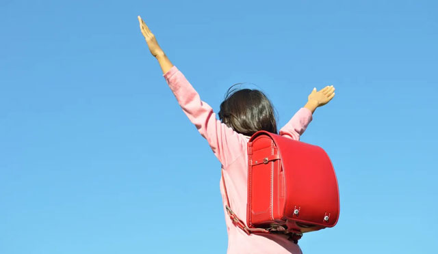 孩子存在脊柱側彎，書包是“罪魁禍首”嗎？