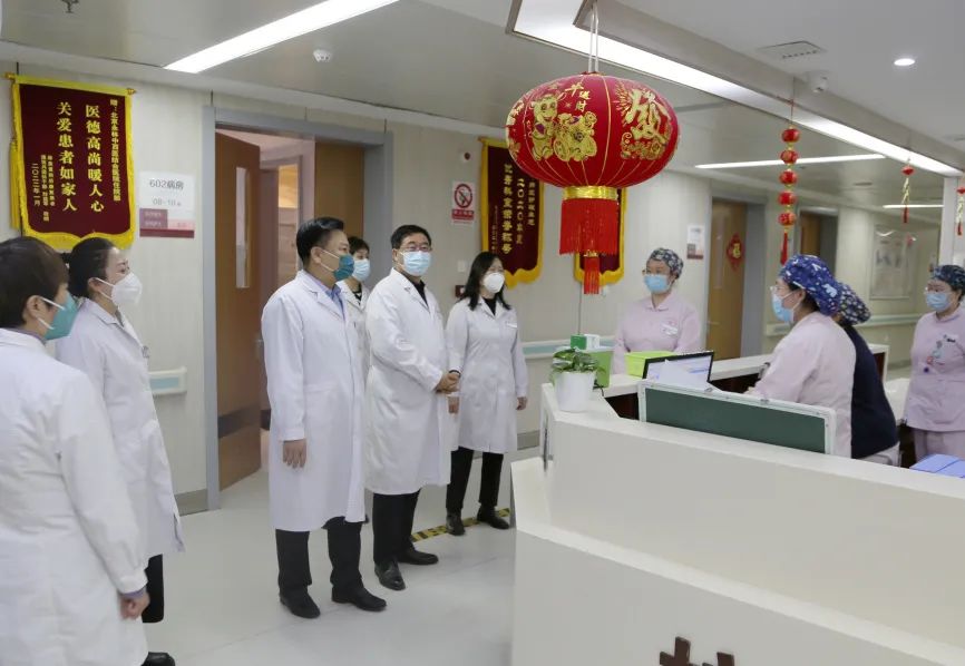 開工大吉 | 永林醫(yī)院領(lǐng)導(dǎo)班子新春開工第一天拜年慰問(wèn)職工鼓干勁