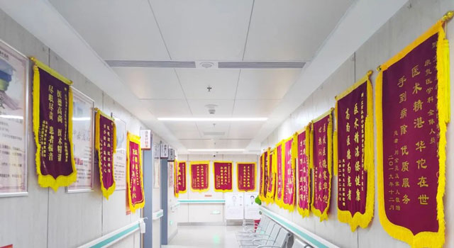 “以質量為核心，以服務樹形象”近日又有多位患者為我院骨傷科、康復科送錦旗致謝
