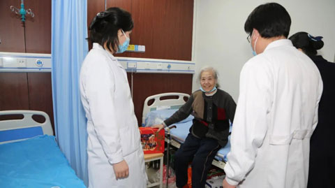 愛(ài)滿新春，我院領(lǐng)導(dǎo)慰問(wèn)廣大住院患者